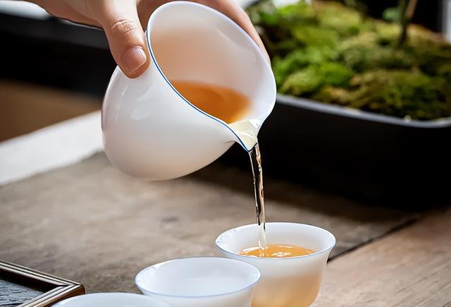 茶叶总是泡得苦涩?记住这3个要点开云 开云体育新手也能轻松泡出香甜好茶(图3) 茶叶总是泡得苦涩?记住这3个要点开云 开云体育新手也能轻松泡出香甜好茶(图3)