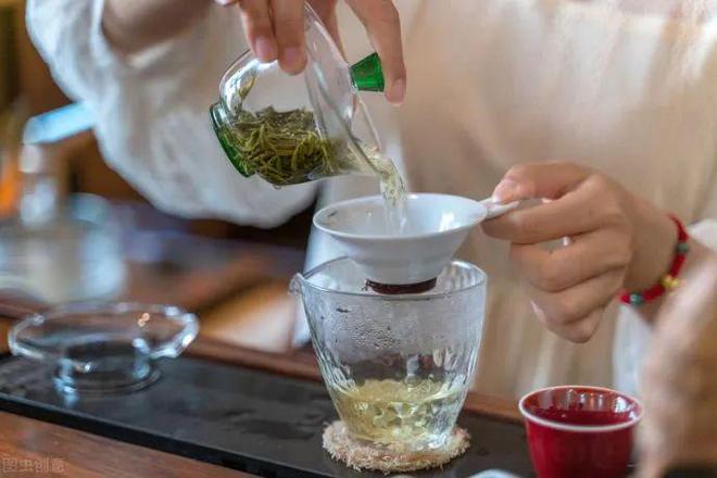 开云体育 开云官网为什么茶叶店泡出的茶很香?买回家滋味立马就变了?(图3) 开云体育 开云官网为什么茶叶店泡出的茶很香?买回家滋味立马就变了?(图3)