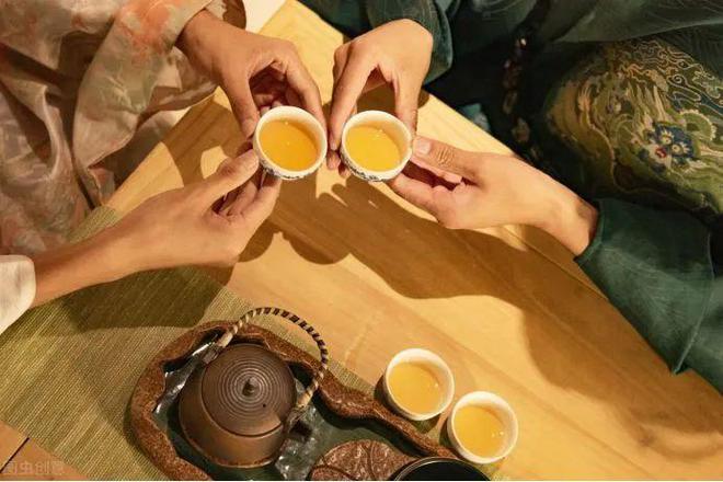 开云体育 开云官网为什么茶叶店泡出的茶很香?买回家滋味立马就变了?(图6) 开云体育 开云官网为什么茶叶店泡出的茶很香?买回家滋味立马就变了?(图6)