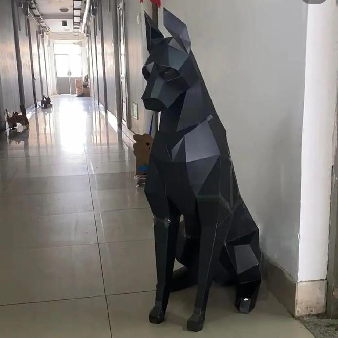 开云体育 开云平台大学生花式养宠物自制“纸盒狗”(图2) 开云体育 开云平台大学生花式养宠物自制“纸盒狗”(图2)