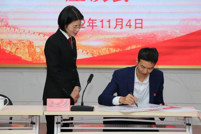 的二十大代表温文溪为安溪法院干警宣讲的二十大精神开云APP 开云体育(图2) 的二十大代表温文溪为安溪法院干警宣讲的二十大精神开云APP 开云体育(图2)