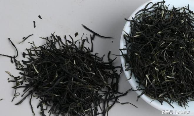 山西51岁土豪沉迷网购茶叶家中竟珍藏几十饼普洱行开云体育 开云官网家:可惜了(图6) 山西51岁土豪沉迷网购茶叶家中竟珍藏几十饼普洱行开云体育 开云官网家:可惜了(图6)