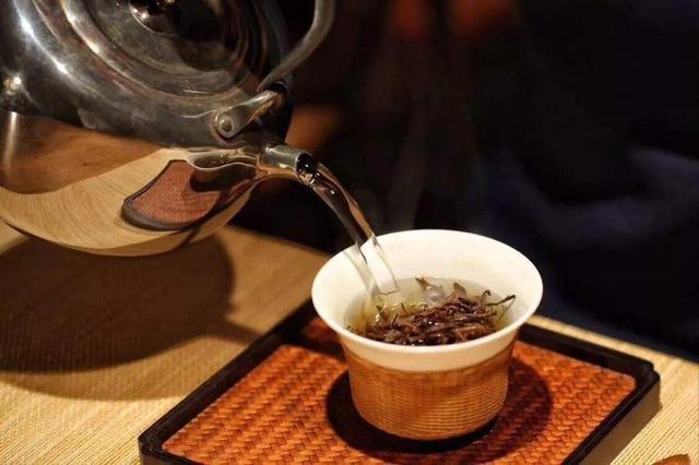 开云体育 开云平台为什么你泡的红茶不香可能是忽略了这5个细节别不当回事(图10) 开云体育 开云平台为什么你泡的红茶不香可能是忽略了这5个细节别不当回事(图10)