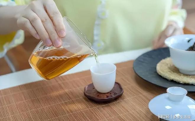 开云 开云体育茶叶要怎么泡才好喝?行家:学会这3个技巧茶汤醇香甘甜不苦涩(图2) 开云 开云体育茶叶要怎么泡才好喝?行家:学会这3个技巧茶汤醇香甘甜不苦涩(图2)