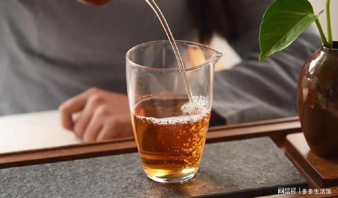 开云 开云体育茶叶要怎么泡才好喝?行家:学会这3个技巧茶汤醇香甘甜不苦涩(图7) 开云 开云体育茶叶要怎么泡才好喝?行家:学会这3个技巧茶汤醇香甘甜不苦涩(图7)