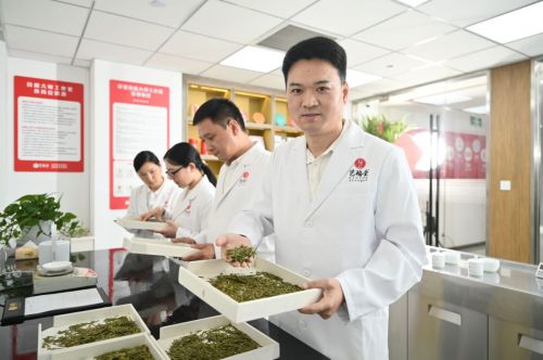 开云APP 开云体育杭为茶都 匠为茶魂—艺福堂茶业李晓军产业的发展提供新思路(图8) 开云APP 开云体育杭为茶都 匠为茶魂—艺福堂茶业李晓军产业的发展提供新思路(图8)