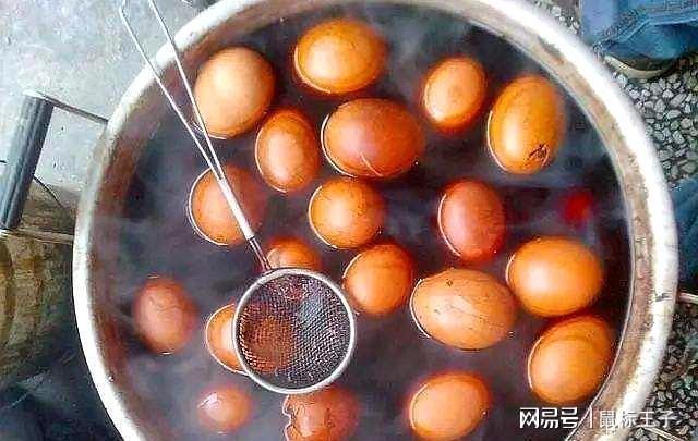 开云 开云体育五香茶叶蛋懒人做法香醇又入味比外面早餐摊上卖的还好吃(图4) 开云 开云体育五香茶叶蛋懒人做法香醇又入味比外面早餐摊上卖的还好吃(图4)
