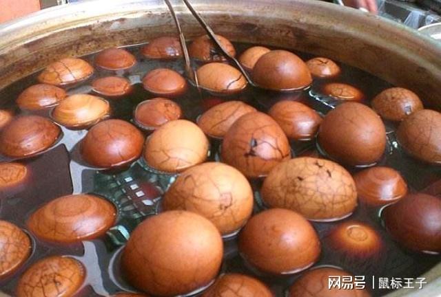 开云 开云体育五香茶叶蛋懒人做法香醇又入味比外面早餐摊上卖的还好吃(图2) 开云 开云体育五香茶叶蛋懒人做法香醇又入味比外面早餐摊上卖的还好吃(图2)