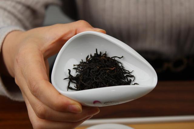 开云 开云体育平台俗话说:“生吃萝卜淡饮茶”为什么不能喝浓茶?主要有2点原因(图8) 开云 开云体育平台俗话说:“生吃萝卜淡饮茶”为什么不能喝浓茶?主要有2点原因(图8)