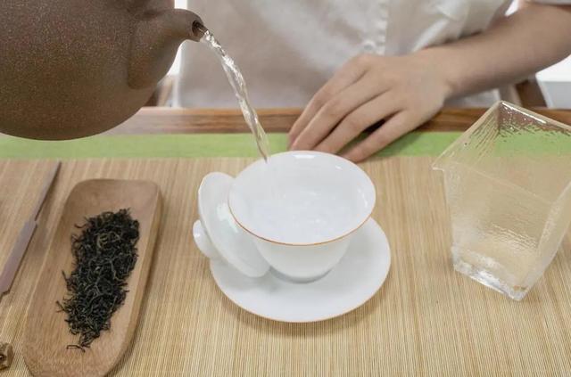 开云 开云体育茶叶出味要靠沸水?想要泡出甘醇好茶这3大原则才是应遵循的(图3) 开云 开云体育茶叶出味要靠沸水?想要泡出甘醇好茶这3大原则才是应遵循的(图3)