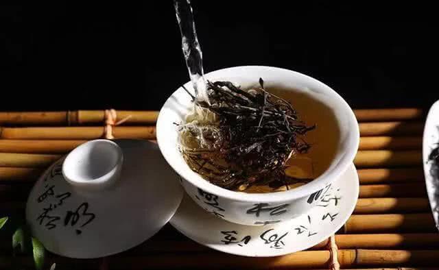 茶叶对身体有开云体育 开云官网哪些好处和坏处?真相被揭开让人不敢相信(图2) 茶叶对身体有开云体育 开云官网哪些好处和坏处?真相被揭开让人不敢相信(图2)