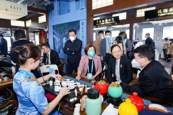 以茶为载弘扬国粹 八马茶业携中国好茶亮相进博会开云体育 开云平台(图3) 以茶为载弘扬国粹 八马茶业携中国好茶亮相进博会开云体育 开云平台(图3)