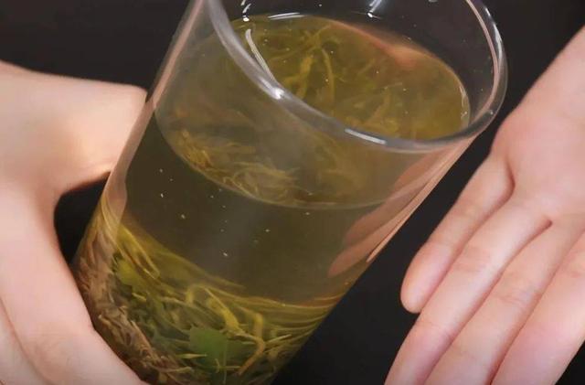 隔夜茶就是“毒水”?实际情况真的是这样吗?听听行家是怎开云 开云体育APP么说的(图2) 隔夜茶就是“毒水”?实际情况真的是这样吗?听听行家是怎开云 开云体育APP么说的(图2)