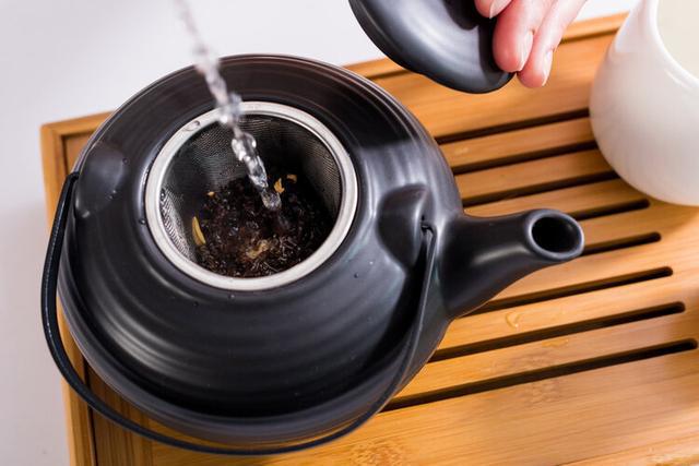 喝茶开云 开云体育能养生!研究发现:常喝茶或可改善血脂一周要喝几次才好?(图8) 喝茶开云 开云体育能养生!研究发现:常喝茶或可改善血脂一周要喝几次才好?(图8)