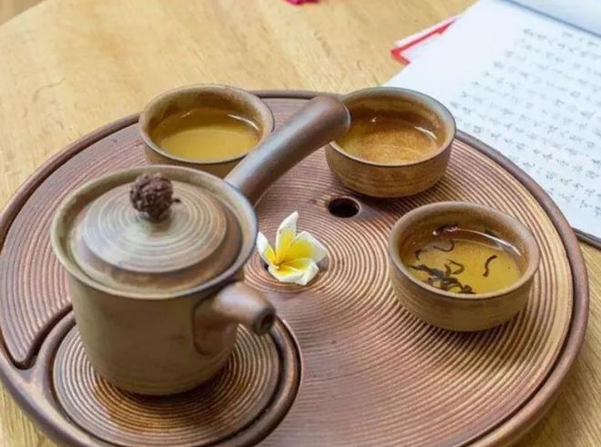 喝茶有3个“忌讳”花冤枉钱还伤身老行家教你如何避开开云 开云体育(图3) 喝茶有3个“忌讳”花冤枉钱还伤身老行家教你如何避开开云 开云体育(图3)