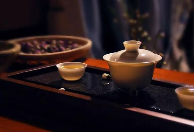 喝茶有3个“忌讳”花冤枉钱还伤身老行家教你如何避开开云 开云体育(图4) 喝茶有3个“忌讳”花冤枉钱还伤身老行家教你如何避开开云 开云体育(图4)
