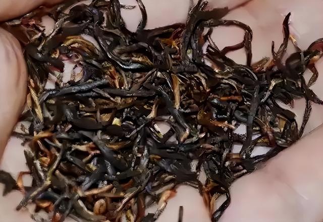 开云 开云体育茶叶造假很猖狂!这3类竟是“假茶”别喝了家里有的快扔了吧(图6) 开云 开云体育茶叶造假很猖狂!这3类竟是“假茶”别喝了家里有的快扔了吧(图6)
