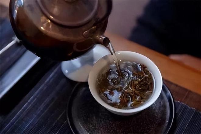喝茶时很多人都嫌弃茶叶第一泡很脏换做是你会倒掉吗?开云体育 开云官网(图2) 喝茶时很多人都嫌弃茶叶第一泡很脏换做是你会倒掉吗?开云体育 开云官网(图2)