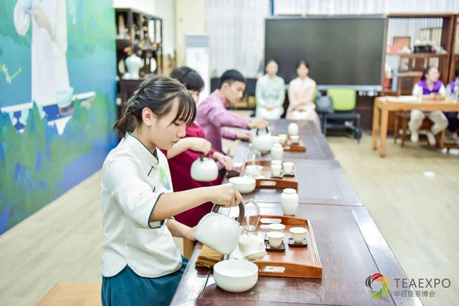 开云 开云体育官网茗满八桂茶香绿城!茗星茶艺师广西分赛初赛成功举办!(图4) 开云 开云体育官网茗满八桂茶香绿城!茗星茶艺师广西分赛初赛成功举办!(图4)