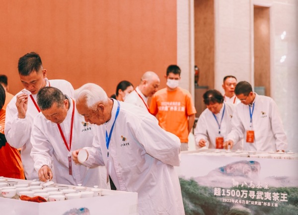开云 开云体育平台八马茶业凸显茶企责任担当用实际行动助力武夷岩茶“走出去”(图4) 开云 开云体育平台八马茶业凸显茶企责任担当用实际行动助力武夷岩茶“走出去”(图4)
