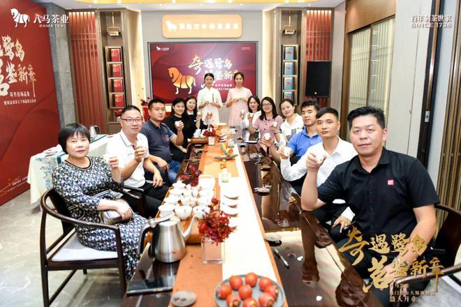 奇遇鹭岛 茗鉴新章丨八开云 开云体育APP马茶业厦门首家高端商务茶空间旗舰店臻奢启幕(图3) 奇遇鹭岛 茗鉴新章丨八开云 开云体育APP马茶业厦门首家高端商务茶空间旗舰店臻奢启幕(图3)