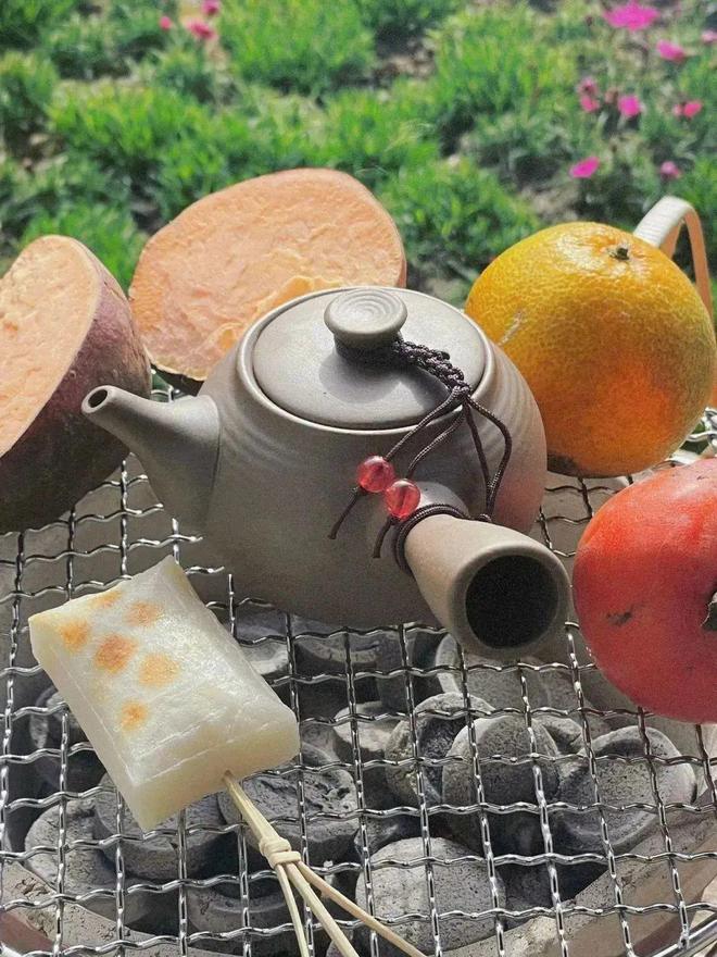 “围炉煮茶”热潮爆发!网红玩开云 开云体育平台法里藏着多少茶业商机?(图4) “围炉煮茶”热潮爆发!网红玩开云 开云体育平台法里藏着多少茶业商机?(图4)
