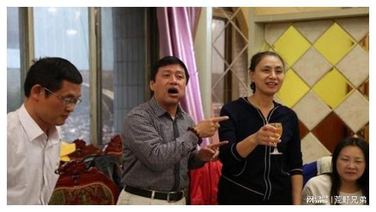 开云 开云体育APP同学聚会老板:你去车上把茶叶拿来回来听到工资我扭头想走(图2) 开云 开云体育APP同学聚会老板:你去车上把茶叶拿来回来听到工资我扭头想走(图2)