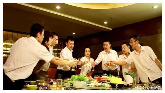 开云 开云体育APP同学聚会老板:你去车上把茶叶拿来回来听到工资我扭头想走(图3) 开云 开云体育APP同学聚会老板:你去车上把茶叶拿来回来听到工资我扭头想走(图3)
