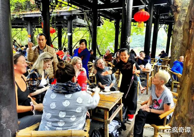 英国游客在中国买茶叶“遭拒”老板:没这样卖过开云 开云体育平台(图3) 英国游客在中国买茶叶“遭拒”老板:没这样卖过开云 开云体育平台(图3)