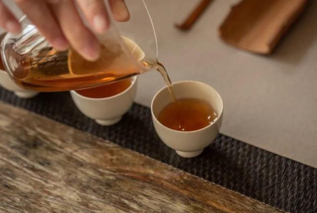 开云 开云体育平台路边上“散称”的茶能放心喝吗?行家:白送都不能要费钱伤身(图4) 开云 开云体育平台路边上“散称”的茶能放心喝吗?行家:白送都不能要费钱伤身(图4)