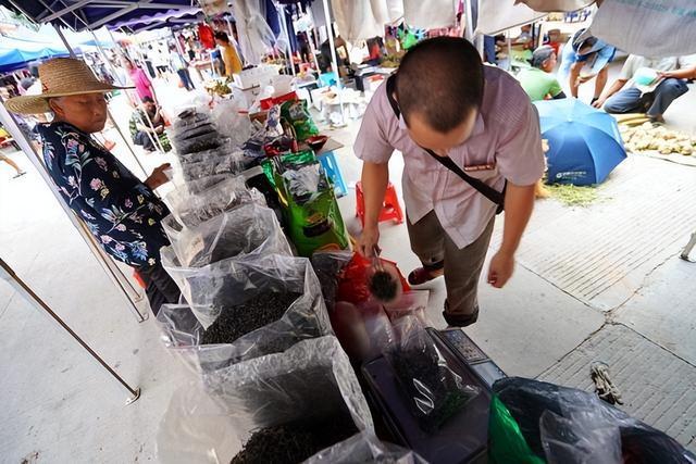 开云 开云体育平台路边上“散称”的茶能放心喝吗?行家:白送都不能要费钱伤身(图5) 开云 开云体育平台路边上“散称”的茶能放心喝吗?行家:白送都不能要费钱伤身(图5)
