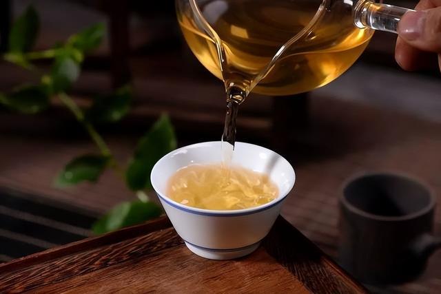 同样是茶叶冬天喝红茶、绿茶有啥区别?行家:区开云体育 开云官网别很大别乱喝(图5) 同样是茶叶冬天喝红茶、绿茶有啥区别?行家:区开云体育 开云官网别很大别乱喝(图5)