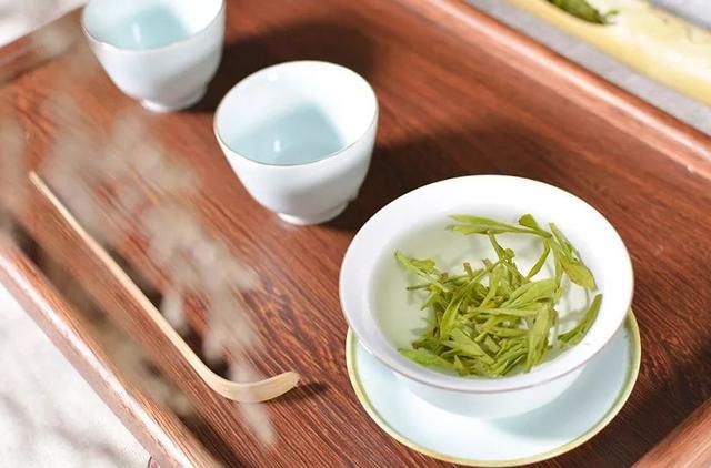 同样是茶叶冬天喝红茶、绿茶有啥区别?行家:区开云体育 开云官网别很大别乱喝(图4) 同样是茶叶冬天喝红茶、绿茶有啥区别?行家:区开云体育 开云官网别很大别乱喝(图4)