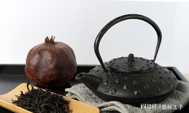 茶叶泡完别再倒掉了残茶居然还有这6处妙用再也不开云 开云体育官网会浪费了(图6) 茶叶泡完别再倒掉了残茶居然还有这6处妙用再也不开云 开云体育官网会浪费了(图6)