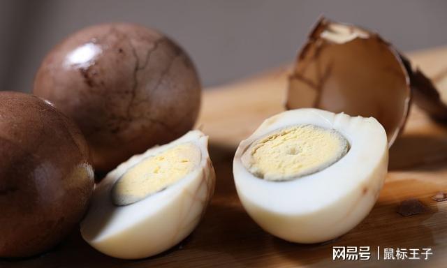 茶叶泡完别再倒掉了残茶居然还有这6处妙用再也不开云 开云体育官网会浪费了(图4) 茶叶泡完别再倒掉了残茶居然还有这6处妙用再也不开云 开云体育官网会浪费了(图4)