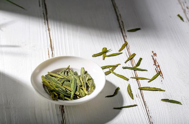 新春将近物价飞涨!买开云 开云体育APP茶叶时别听店家“忽悠”免得花冤枉钱(图4) 新春将近物价飞涨!买开云 开云体育APP茶叶时别听店家“忽悠”免得花冤枉钱(图4)