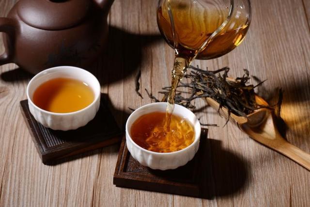 新春将近物价飞涨!买开云 开云体育APP茶叶时别听店家“忽悠”免得花冤枉钱(图3) 新春将近物价飞涨!买开云 开云体育APP茶叶时别听店家“忽悠”免得花冤枉钱(图3)