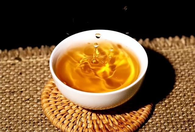 新春将近物价飞涨!买开云 开云体育APP茶叶时别听店家“忽悠”免得花冤枉钱(图6) 新春将近物价飞涨!买开云 开云体育APP茶叶时别听店家“忽悠”免得花冤枉钱(图6)