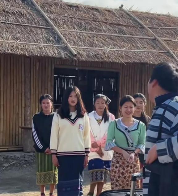 90后河南小伙勇闯东南亚种香蕉和茶叶年挣百万花60万买红旗车开云体育 开云官网(图20) 90后河南小伙勇闯东南亚种香蕉和茶叶年挣百万花60万买红旗车开云体育 开云官网(图20)