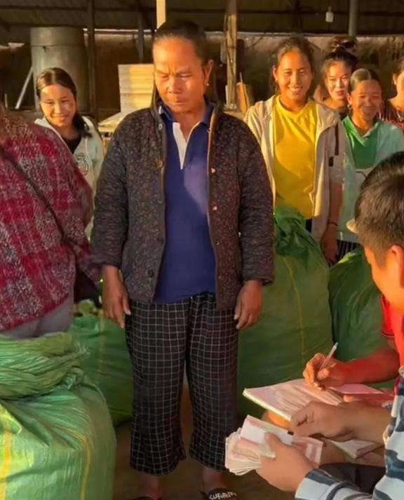 90后河南小伙勇闯东南亚种香蕉和茶叶年挣百万花60万买红旗车开云体育 开云官网(图10) 90后河南小伙勇闯东南亚种香蕉和茶叶年挣百万花60万买红旗车开云体育 开云官网(图10)