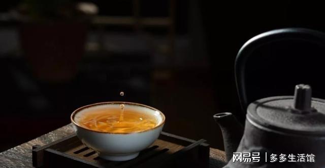 开云 开云体育平台这么养花太好了!泡过的茶叶渣老花匠一点都舍不得丢掉(图2) 开云 开云体育平台这么养花太好了!泡过的茶叶渣老花匠一点都舍不得丢掉(图2)