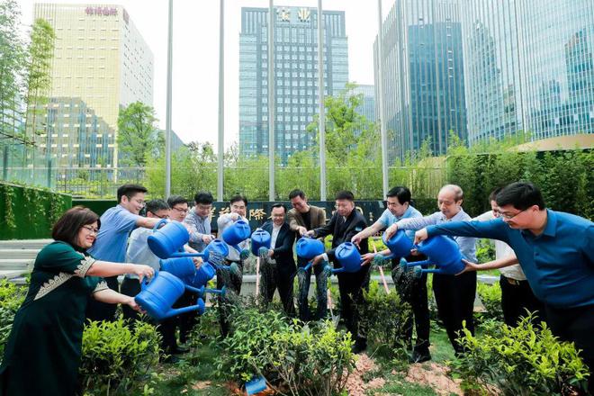 Kaiyun 开云100个精彩瞬间告诉你2022年“说茶”在干什么?(图26) Kaiyun 开云100个精彩瞬间告诉你2022年“说茶”在干什么?(图26)