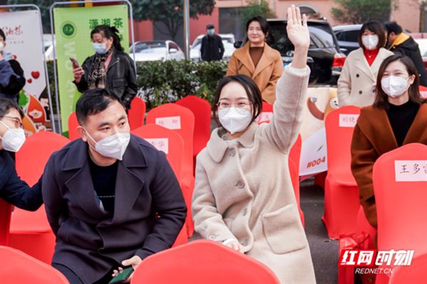 “开云 开云体育APP五彩湘茶”进机关 三湘四水五彩茶 湘茶香天下(图2) “开云 开云体育APP五彩湘茶”进机关 三湘四水五彩茶 湘茶香天下(图2)