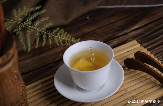 开云 开云体育平台茶知识丨茶叶上白色的东西是发霉了吗?如何辨别茶叶是否发霉?(图4) 开云 开云体育平台茶知识丨茶叶上白色的东西是发霉了吗?如何辨别茶叶是否发霉?(图4)