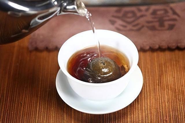 开云 开云体育官网茶叶和冰糖一起泡水喝能带来哪些好处?看完快试试吧(图7) 开云 开云体育官网茶叶和冰糖一起泡水喝能带来哪些好处?看完快试试吧(图7)