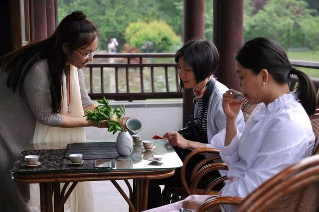 开云 开云体育平台4种喝茶的习惯或许比喝酒伤身多数人做错了及早改掉为好(图5) 开云 开云体育平台4种喝茶的习惯或许比喝酒伤身多数人做错了及早改掉为好(图5)