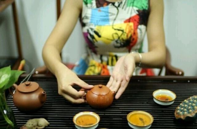 开云 开云体育平台4种喝茶的习惯或许比喝酒伤身多数人做错了及早改掉为好(图6) 开云 开云体育平台4种喝茶的习惯或许比喝酒伤身多数人做错了及早改掉为好(图6)
