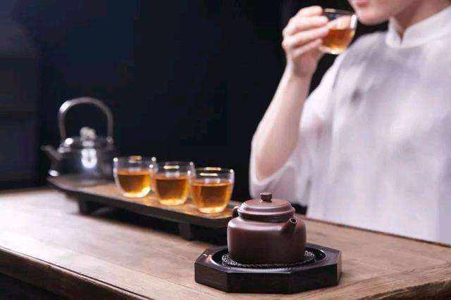 开云 开云体育平台4种喝茶的习惯或许比喝酒伤身多数人做错了及早改掉为好(图2) 开云 开云体育平台4种喝茶的习惯或许比喝酒伤身多数人做错了及早改掉为好(图2)