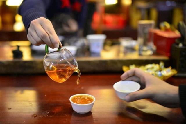 开云 开云体育喝茶为何有人认为养生有人却觉得伤身?爱喝茶的人可以看一看(图1) 开云 开云体育喝茶为何有人认为养生有人却觉得伤身?爱喝茶的人可以看一看(图1)