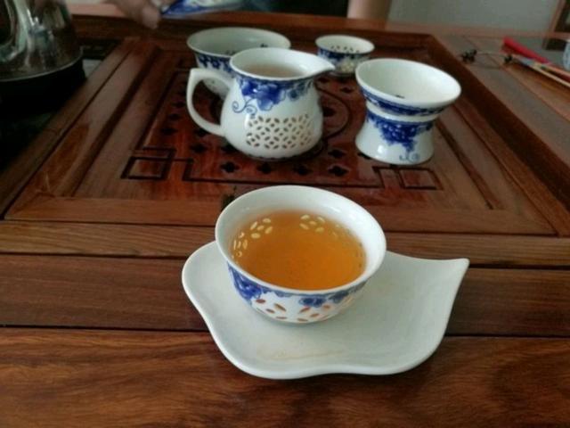 开云 开云体育喝茶为何有人认为养生有人却觉得伤身?爱喝茶的人可以看一看(图4) 开云 开云体育喝茶为何有人认为养生有人却觉得伤身?爱喝茶的人可以看一看(图4)